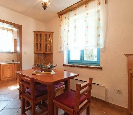 Sandra * Sveti Lovreč Pazenatički