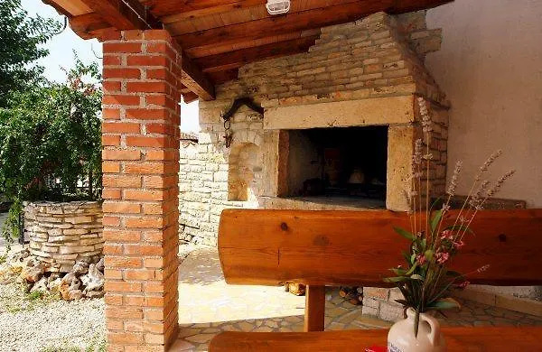 Holiday Home Sandra Sveti Lovrec Pazenaticki