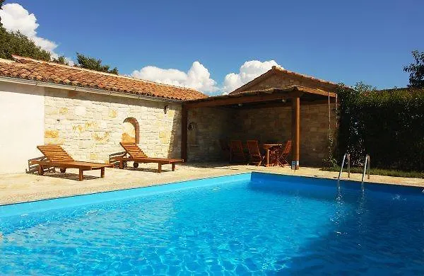 Holiday Home Sandra Vila *