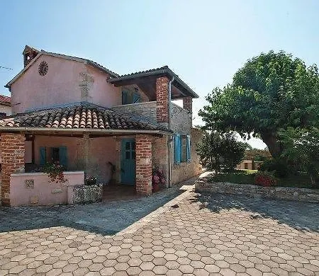 Holiday Home Sandra Sveti Lovrec Pazenaticki