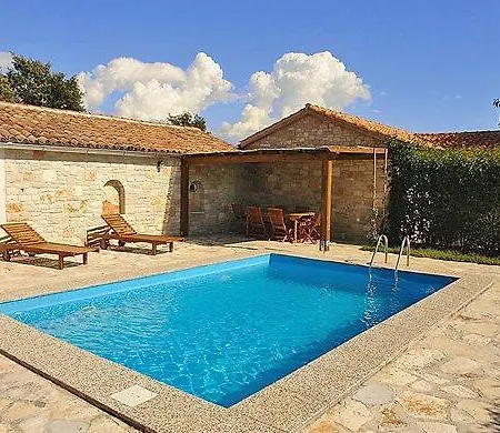 Holiday Home Sandra Vila Sveti Lovrec Pazenaticki