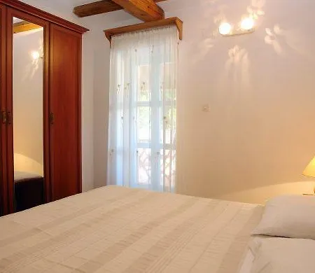 Holiday Home Sandra Sveti Lovrec Pazenaticki